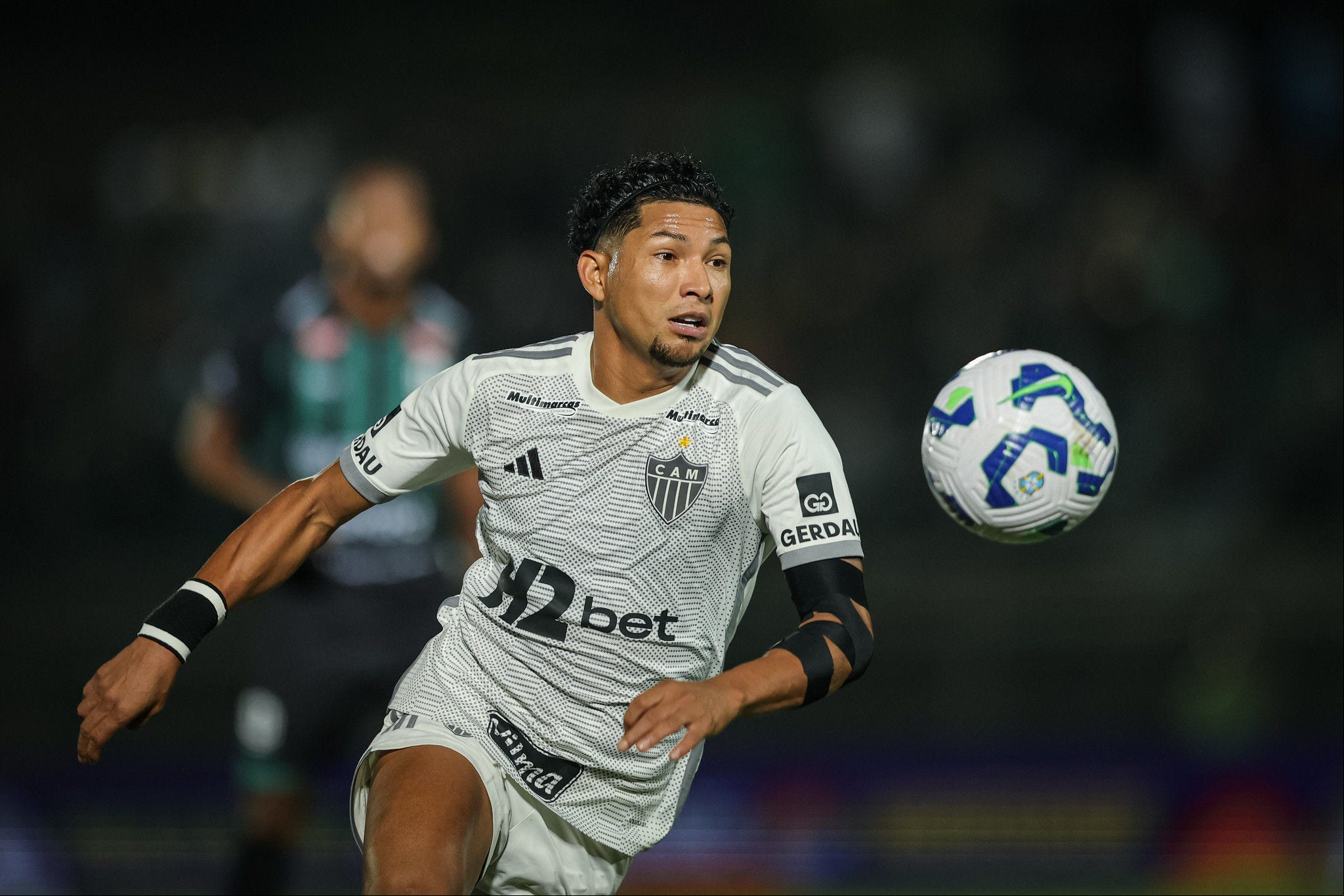 Galo não viveu bom momento em abril