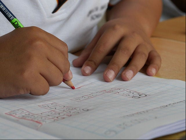 
A ideia é treinar os professores para que eles sejam capazes de identificar, nas salas de aula, possíveis situações de risco e executar ações que evitem os ataques
