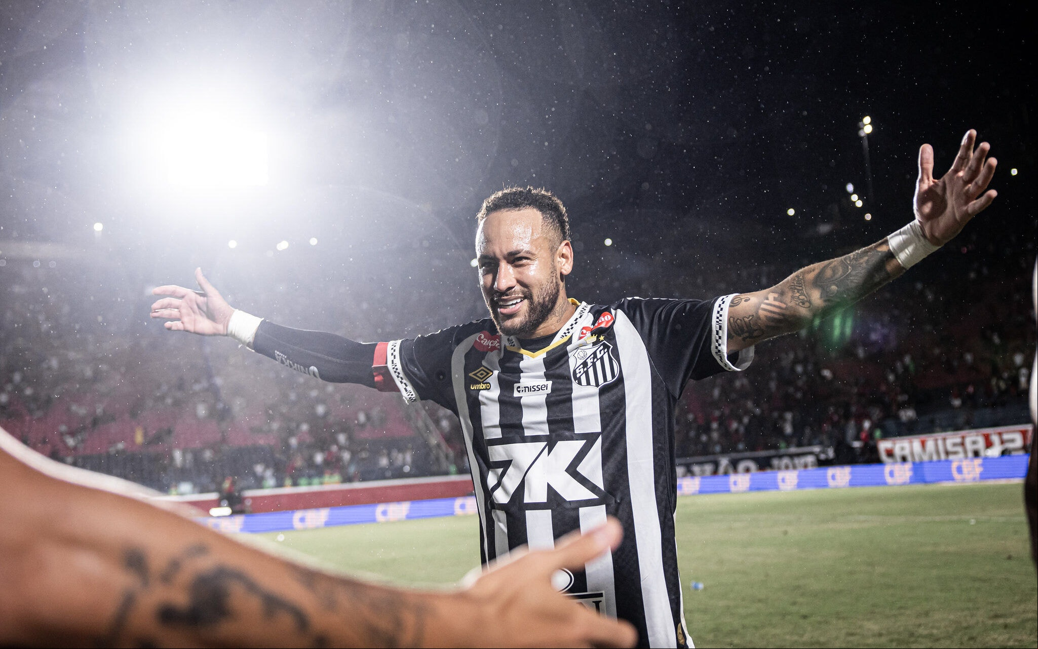 Neymar pode viajar até Paris para bater o pênalti do presidente na final da Kings League