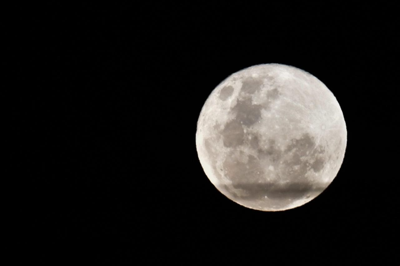 Os eclipses da Lua ocorrem durante a Lua cheia